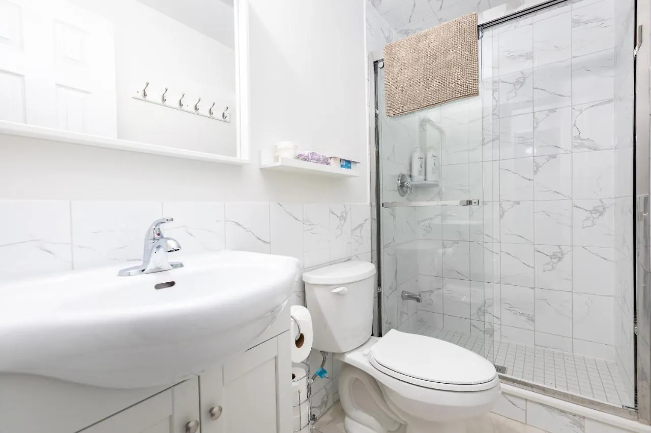 Guest house Individual Rooms For Rent In Shared House Canada