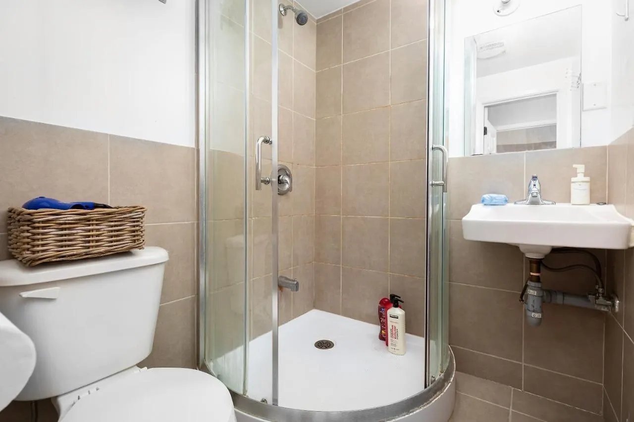 Individual Rooms For Rent In Shared House Guest house Toronto